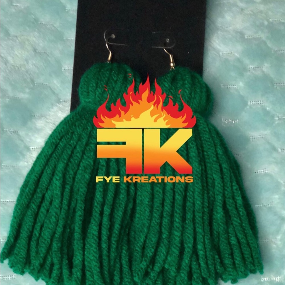 Handmade yarn tassel earrings😍 lightweight,hooks very unique..